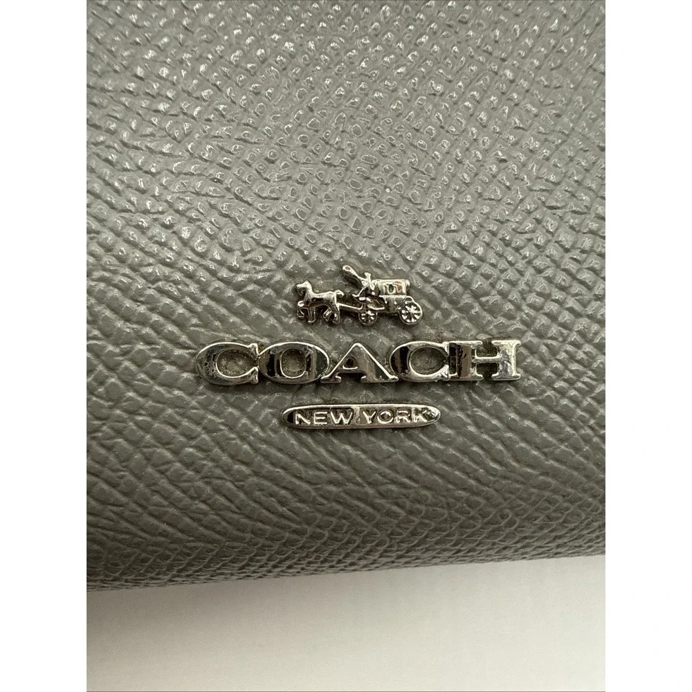 Coach Medium‎ CORNER ZIP WALLET IN CROSSGRAIN LEATHER - Grey and Silver
